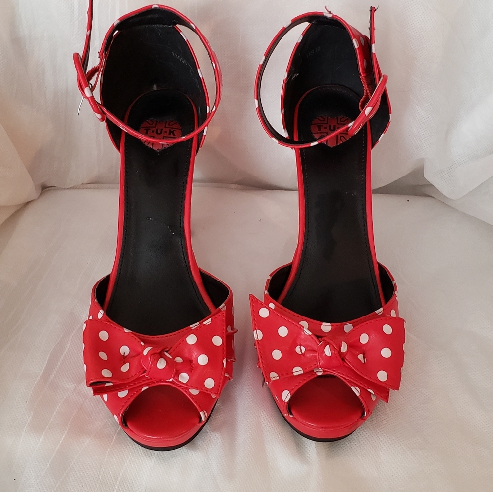 Red w white polka dots High heels 4" w 1" platform